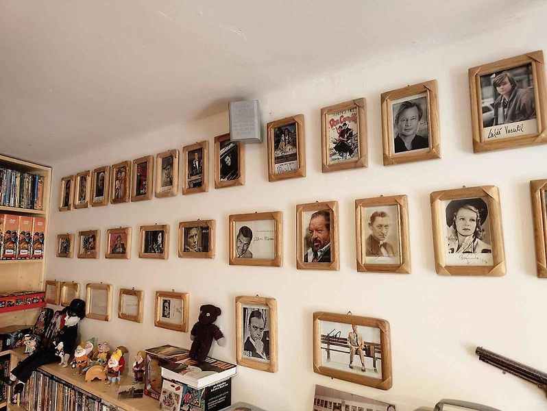 Václav Blažek je vášnivým sběratelem. V Rokytně má vlastní muzeum modýlků autíček s názvem 