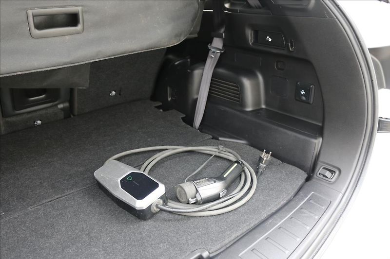 Mitsubishi Outlander 2,4 PHEV, 7míst, Tažné - fotka 46 z 56