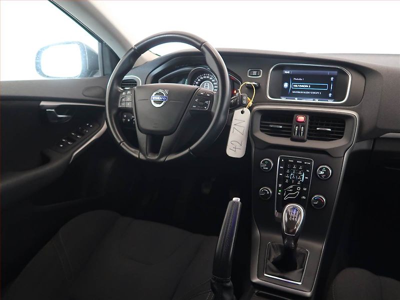 Volvo V40 (2014) 1.6 D2, Serv.kniha, Navi - fotka 7 z 14