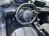 Peugeot 2008 (2023) 1.2PT, Allure, navi, kamera - náhled 12
