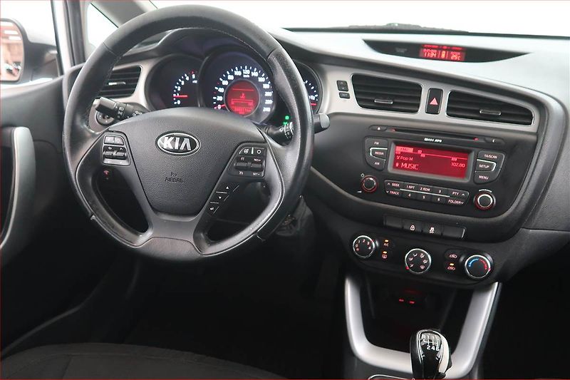 Kia Ceed (2013) 1.4 CRDi, nová STK, udržované - fotka 7 z 15