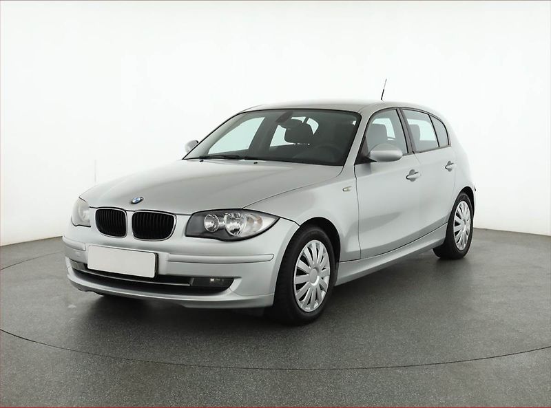 BMW Řada 1 (2009) 116i, po STK, levný provoz - fotka 2 z 14