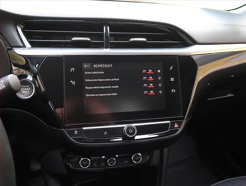 Opel Corsa (2023) Elegance 50 kWh, SoH 100% - fotka 20 z 26