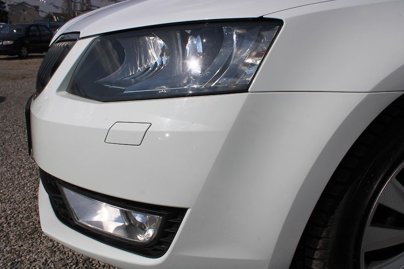 Škoda Octavia (2015) 1,6TDI XENONY TEMPOMAT ALU DSG - fotka 9 z 21
