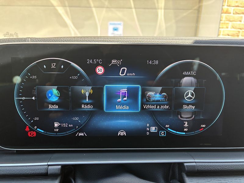 Mercedes-Benz GLE (2023) 400d 4MATIC 9GTRONIC AMG Paket - fotka 133 z 166