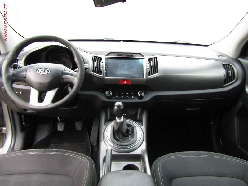 Kia Sportage (2011) 1.7CRDi, 2.maj,ČR, AC, tažné - fotka 8 z 18