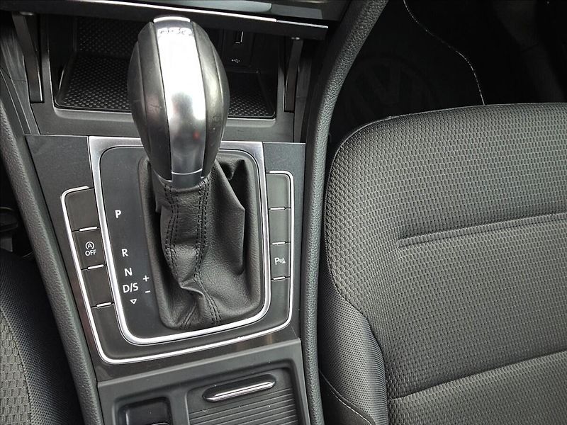 Volkswagen Golf VII 1,5TSi DSG Comfortline - fotka 21 z 43