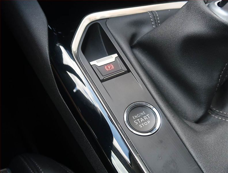 Peugeot 3008 (2020) Allure Pack 1.5 BlueHDi - fotka 19 z 21