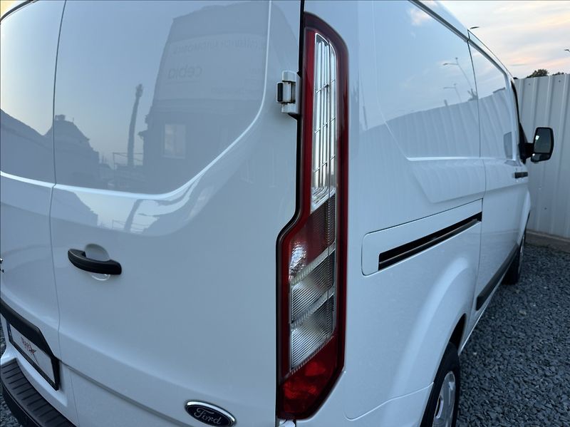 Ford Transit Custom 2,0 TDCi L1H1 DPH 1.maj ČR - fotka 24 z 50