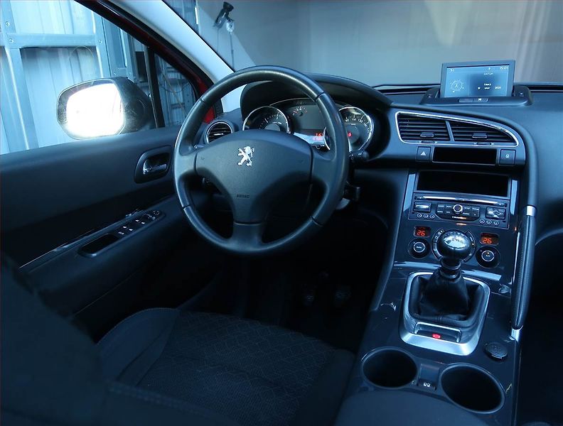Peugeot 3008 (2014) 2.0 HDi, Serv.kniha, Navi - fotka 7 z 15