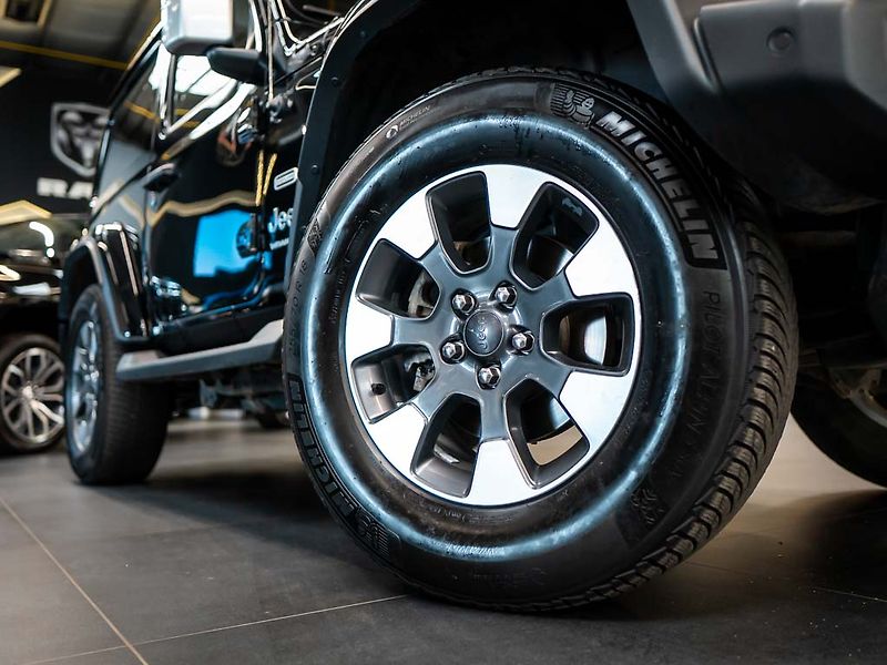 Jeep Wrangler (2021) 2.0 Sahara Overland - fotka 36 z 36