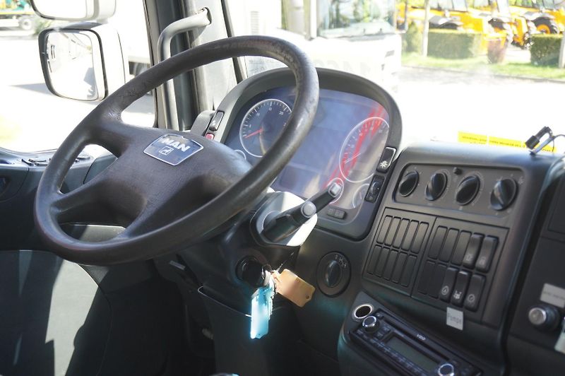 MAN TGA (2008) 35.440 8×4 / vacuum excavator - fotka 15 z 21