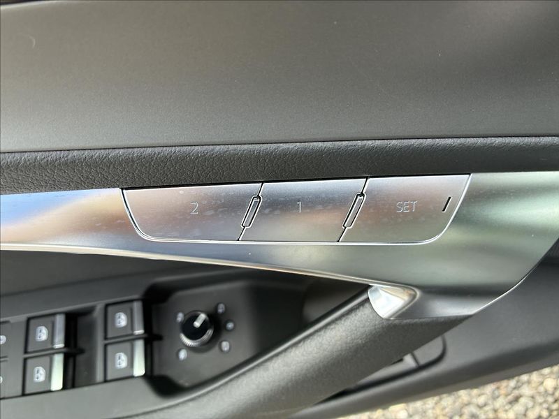 Audi A6 2,0 TDI WEBASTO,TAŽNÉ,KŮŽE - fotka 12 z 28