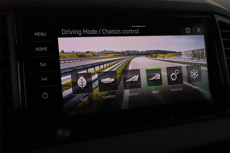 Škoda Karoq (2022) Sportline 2.0 TDI - fotka 14 z 20
