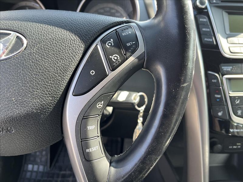 Hyundai i30 1,6 CRDi ČR ALU KAMERA 2x KOLA - fotka 22 z 32