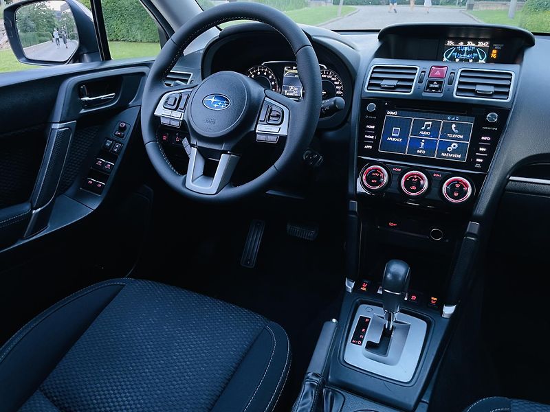 Subaru Forester 2.0i 4x4 AUT KAMERA VÝHŘEV LED - fotka 25 z 42