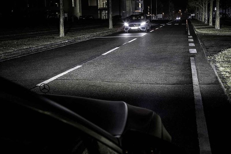 Digital Light: Mercedes-Benz představil nové světlomety.