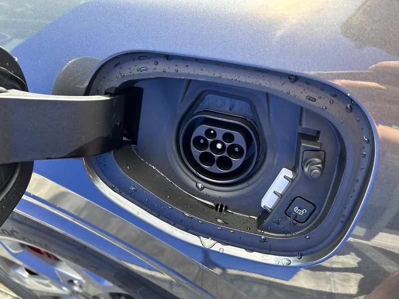 Ford Kuga ST-Line X 2.5 PHEV 178 kW - fotka 12 z 39