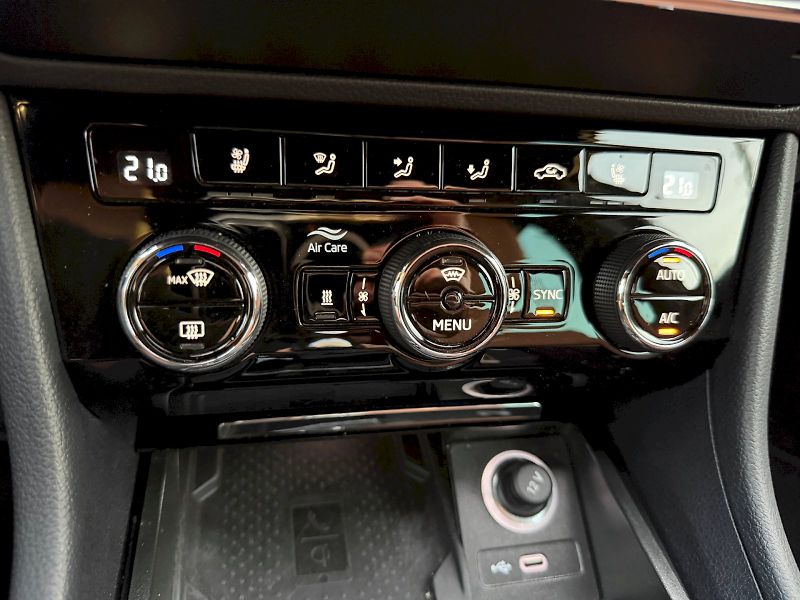 Škoda Superb (2023) 2.0 TDI 147kW 4x4 DSG L&K - fotka 27 z 35