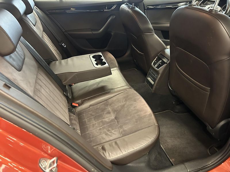 Škoda Octavia (2016) 2.0TDi L&K DSG Bi-X ACC Canton - fotka 32 z 34