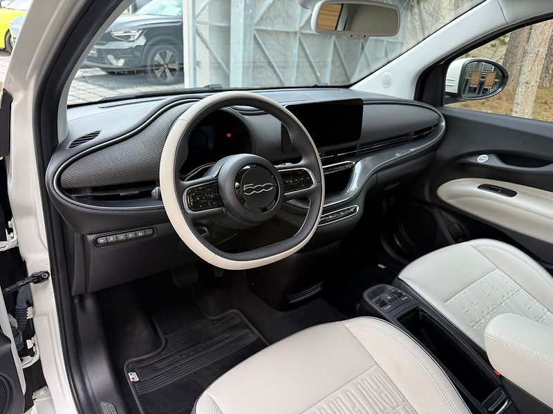 Fiat 500 LaPrima 42 kWh JBL - fotka 12 z 32