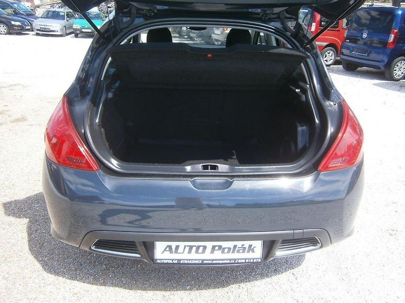 Peugeot 308 2.0 HDi - fotka 10 z 18