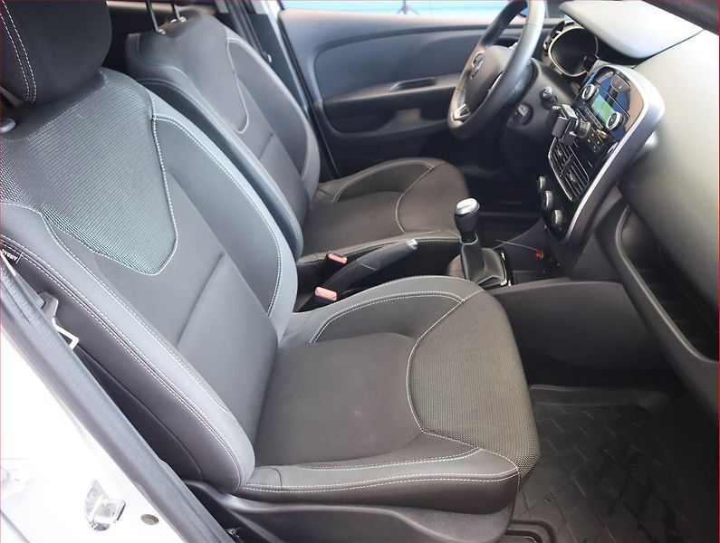Renault Clio (2018) 1.2 16V, Tempomat - fotka 9 z 17