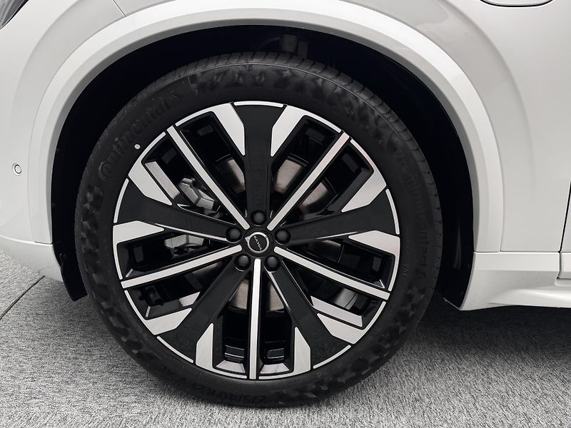 Volvo XC90 (2026) T8 AWD RECHARGE ULTRA DARK 7m - fotka 20 z 30