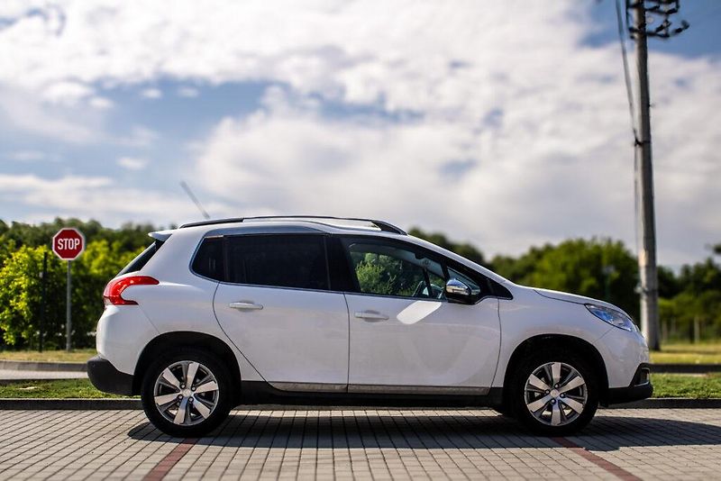 Peugeot 2008 (2014) 1.2 PureTech (60kW) - fotka 17 z 18