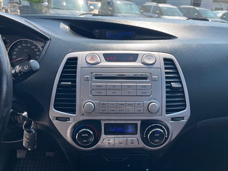 Hyundai i20 (2012) 1.2 i 57 Kw Velmi pěkný - fotka 10 z 20
