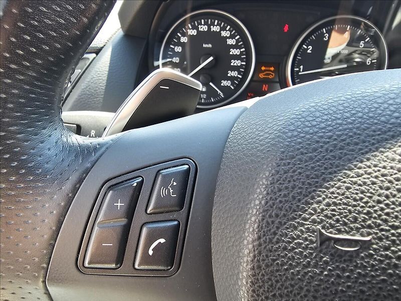 BMW X1 2,0 XDRIVE 28i AUTOMAT TOP - fotka 17 z 46