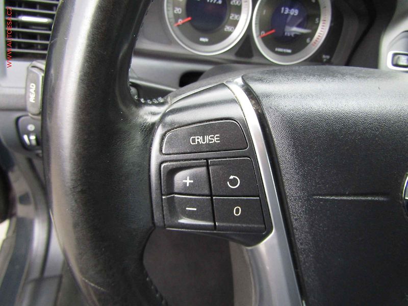 Volvo XC60 (2011) 2.0 D3, 1.maj, Panorama - fotka 14 z 24