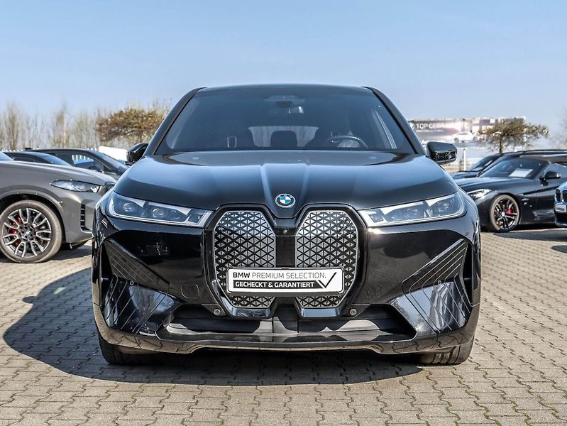 BMW iX xDrive40 Sport Vzduch Pano HuD - fotka 2 z 13