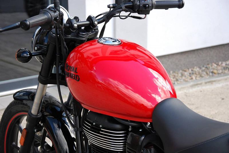Royal Enfield Meteor 350 (2026) RED - fotka 18 z 25