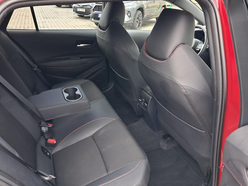 Toyota Corolla 1.8 HSD e-CVT GR Sport - fotka 17 z 21