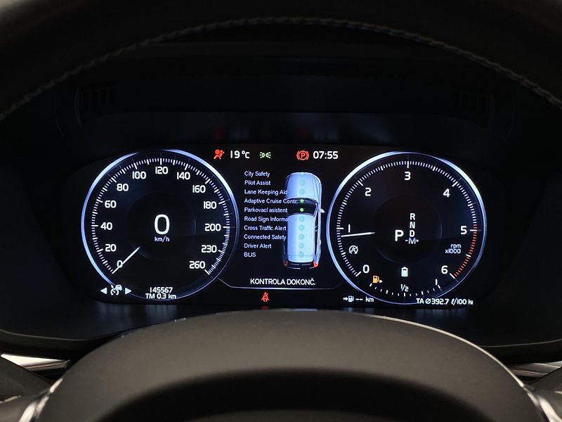 Volvo XC60 B5 AWD R-DESIGN AUT CZ - fotka 26 z 55
