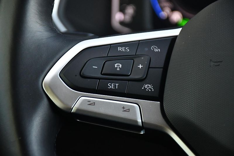 Volkswagen Tiguan Allspace 2.0TDi 110kW ACC 4MOTION - fotka 27 z 57