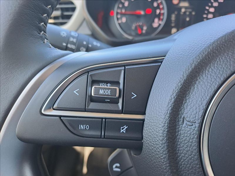 Suzuki Swift (2026) 1,2 PREMIUM HYBRID CVT - fotka 15 z 22