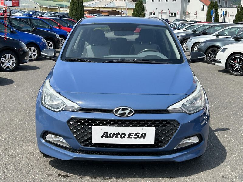 Hyundai i20 (2015) 1.2i, 1.maj,ČR, servis.kniha - fotka 2 z 16