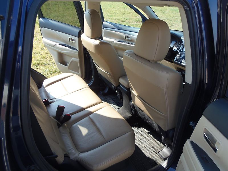 Mitsubishi Outlander (2013) 2.2 Di-D 4x4 AUTOMAT tažné - fotka 13 z 23