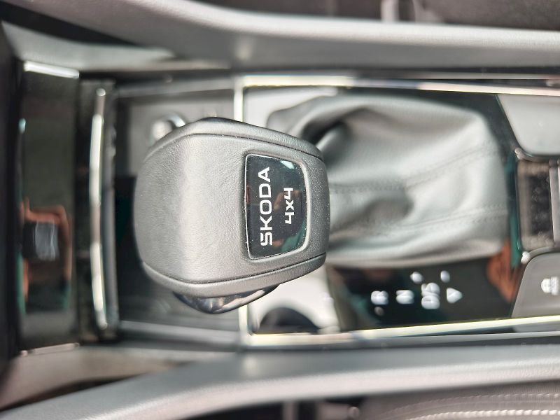 Škoda Karoq (2025) TOP SELECT TD 110/2.0 A7A 4x4 - fotka 11 z 35