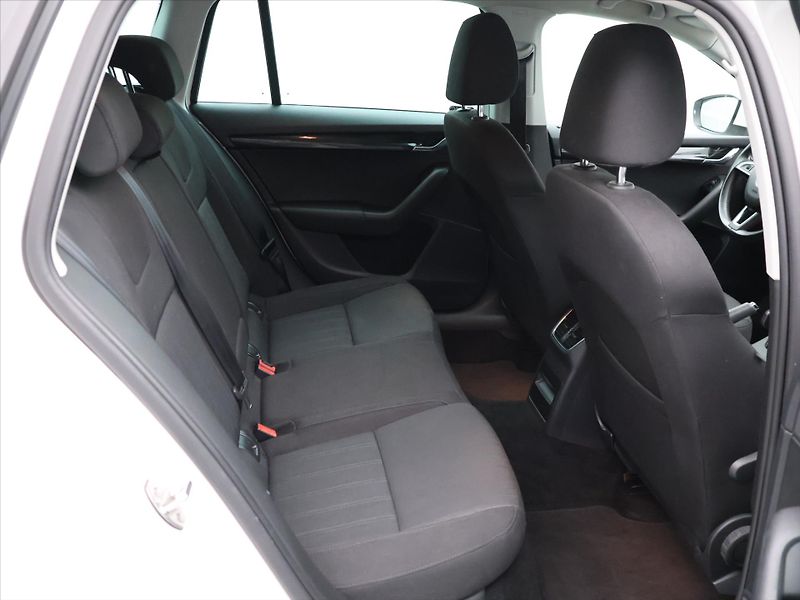 Škoda Octavia 1,6 TDI 85kW DSG Style LED CZ - fotka 11 z 22
