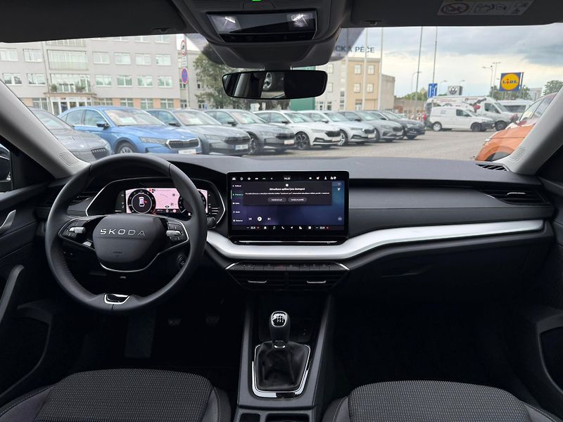 Škoda Octavia Selection 1.5 TSI 110kW Combi - fotka 5 z 25