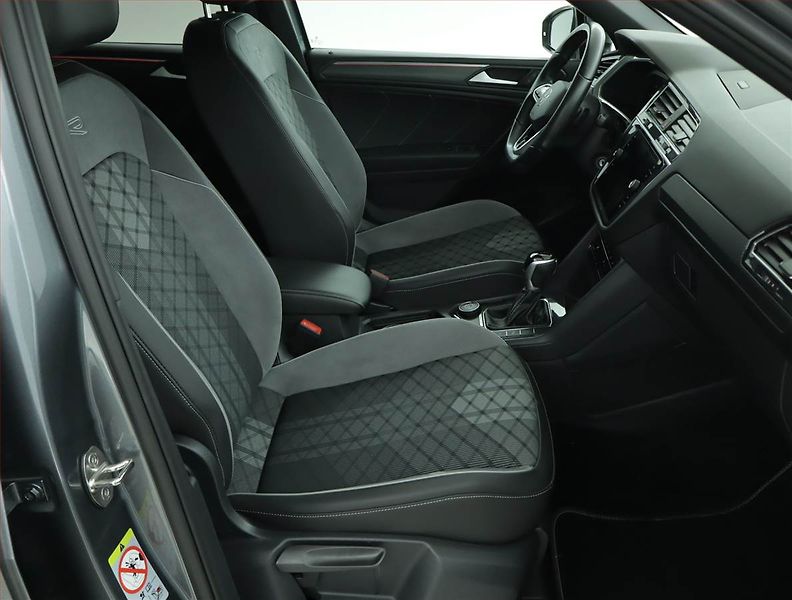 Volkswagen Tiguan (2023) R-Line 2.0 TDI - fotka 9 z 17