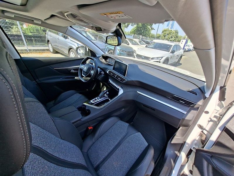 Peugeot 3008 ALLURE 1,5 BHDI 130k EAT8 - fotka 14 z 28
