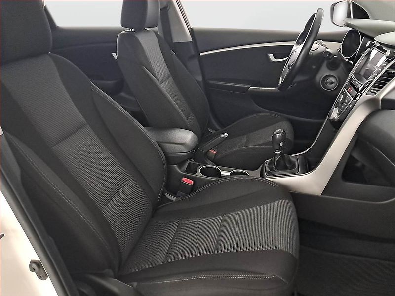 Hyundai i30 (2014) 1.6 MPI, Tempomat - fotka 9 z 16