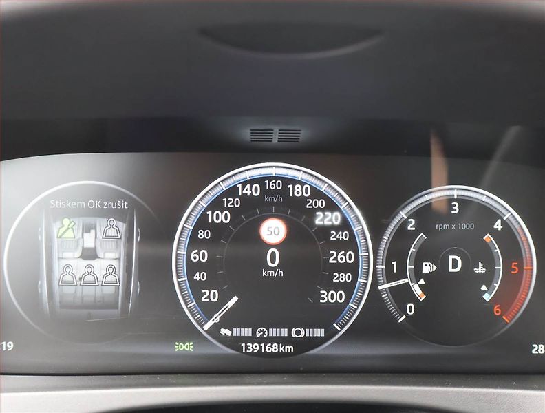 Jaguar F-Pace (2018) 30d AWD, 4X4, Automat - fotka 11 z 21