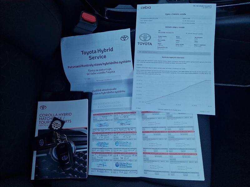 Toyota Corolla 1.8 Hybrid Comfort,ČR ,1.Maj. - fotka 45 z 48