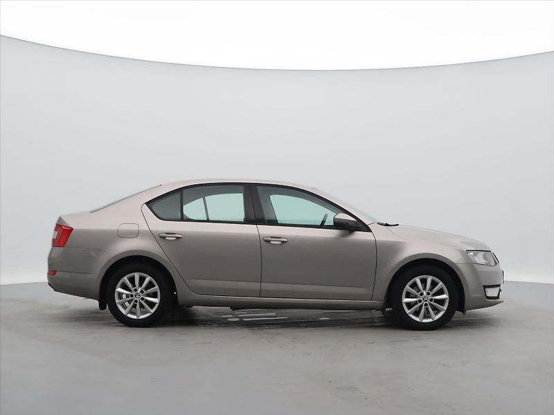 Škoda Octavia 1,6 TDI Ambition Klima CZ - fotka 8 z 32