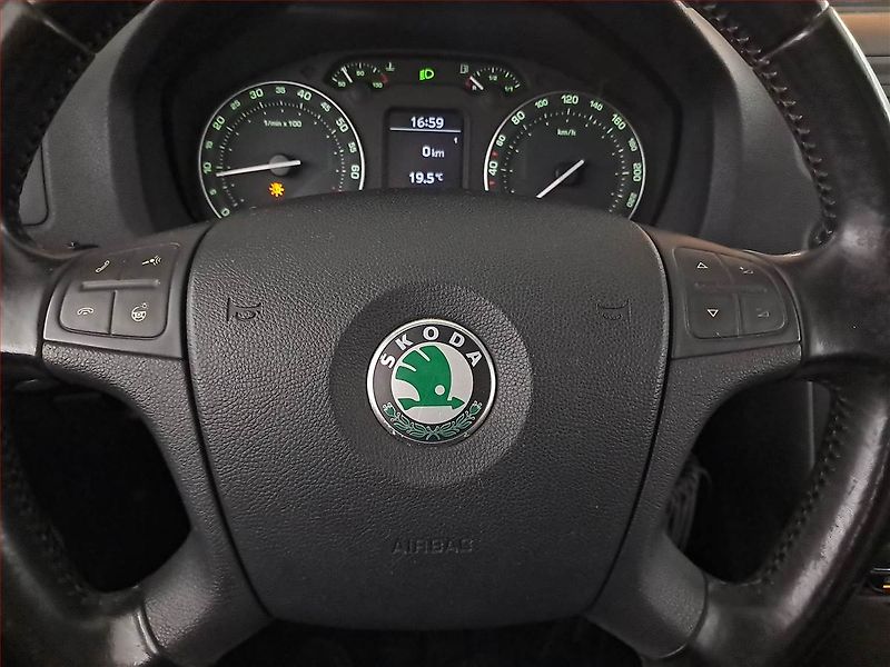 Škoda Octavia (2006) Scout 2.0, 4X4, po STK, Tažné - fotka 17 z 21
